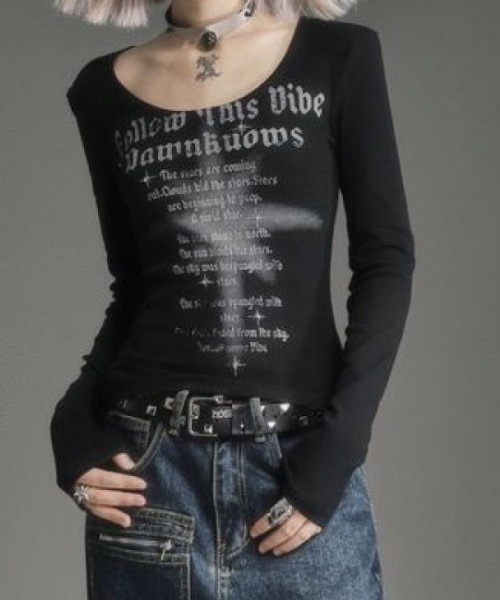 NANEA(ナネア)の「ロゴプリント ワイドネックロングTシャツ(Tシャツ/カットソー・レディース・ブラック・LARGE/MEDIUM/SMALL)」の2枚目の写真