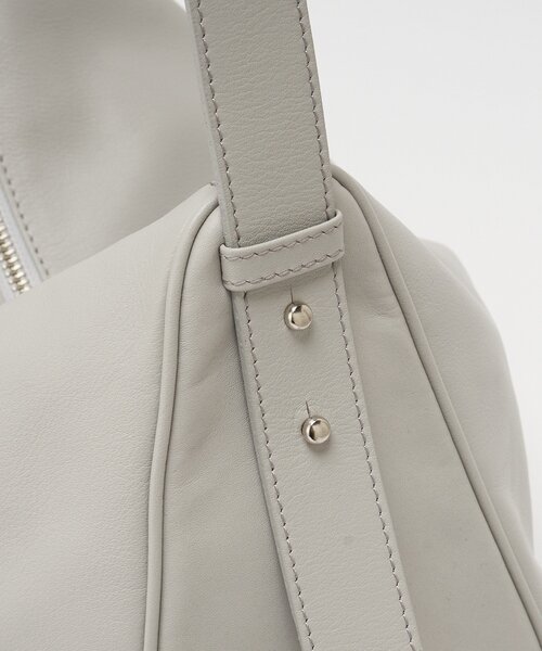 russet(ラシット)の「トライアングルショルダーバッグ(ショルダーバッグ・レディース・アイボリー/ブラック/ライトグレー・FREE)」の7枚目の写真