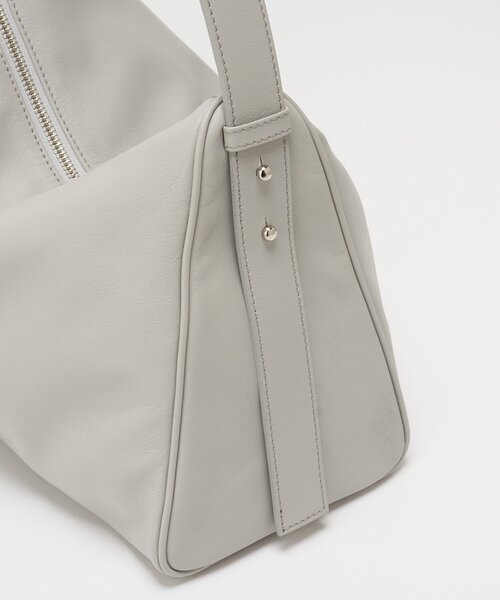 russet(ラシット)の「トライアングルショルダーバッグ(ショルダーバッグ・レディース・アイボリー/ブラック/ライトグレー・FREE)」の8枚目の写真