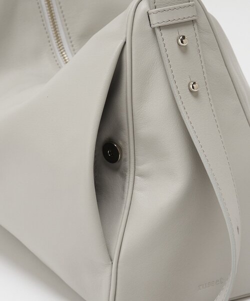 russet(ラシット)の「トライアングルショルダーバッグ(ショルダーバッグ・レディース・アイボリー/ブラック/ライトグレー・FREE)」の9枚目の写真