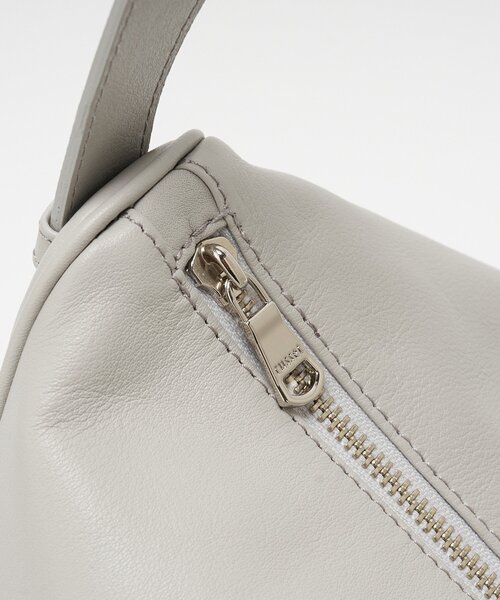 russet(ラシット)の「トライアングルショルダーバッグ(ショルダーバッグ・レディース・アイボリー/ブラック/ライトグレー・FREE)」の12枚目の写真