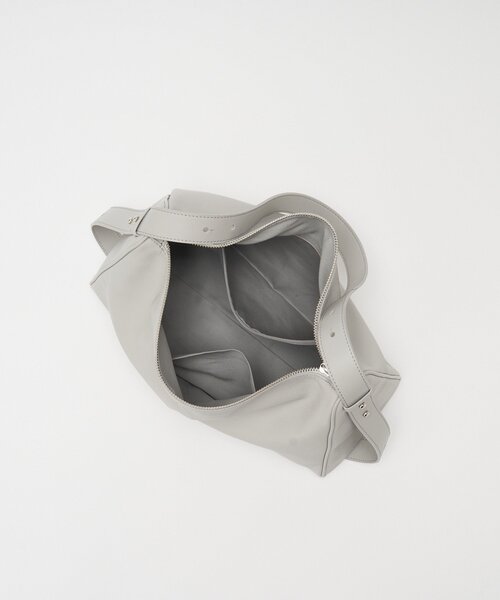 russet(ラシット)の「トライアングルショルダーバッグ(ショルダーバッグ・レディース・アイボリー/ブラック/ライトグレー・FREE)」の13枚目の写真