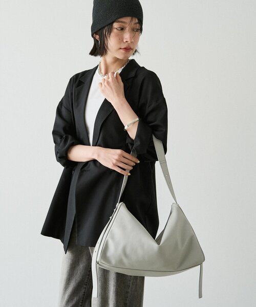 russet(ラシット)の「トライアングルショルダーバッグ(ショルダーバッグ・レディース・アイボリー/ブラック/ライトグレー・FREE)」の17枚目の写真