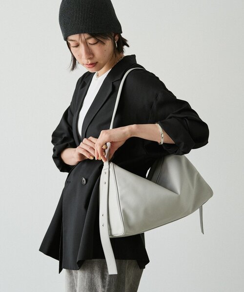 russet（ラシット）の「トライアングルショルダーバッグ（ショルダーバッグ・レディース・アイボリー/ブラック/ライトグレー・FREE）」の15枚目の写真