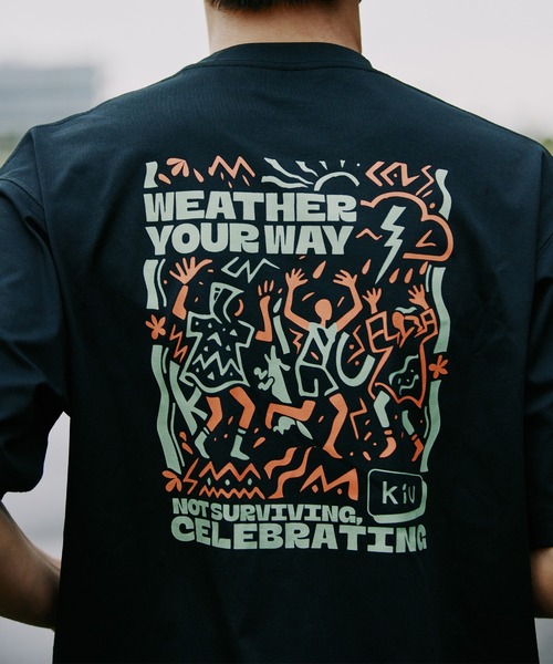 KiU(キウ)の「キウ UVカットクイックドライグラフィックT(Tシャツ/カットソー・メンズ・サックスブルー/オフホワイト/ブラック・MEDIUM/X-LARGE/LARGE)」の2枚目の写真