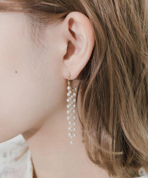 SMELLY(スメリー)の「パールフリンジピアス(ピアス(両耳用)・レディース・ゴールド系その他・-)」の5枚目の写真