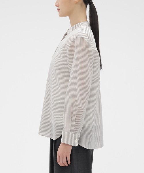 MARGARET HOWELL（マーガレットハウエル）の「COTTON SILK STRIPE（シャツ/ブラウス・レディース・ホワイト/ブルー/グレー・1/2）」の10枚目の写真
