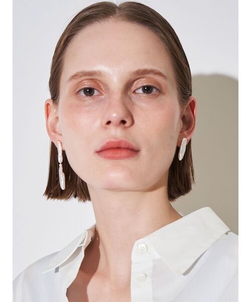 ELENDEEK(エレンディーク)の「スティックパールピアス(ピアス(両耳用)・レディース・オフホワイト・FREE)」の3枚目の写真