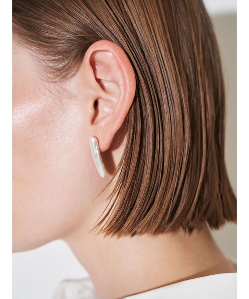 ELENDEEK(エレンディーク)の「スティックパールピアス(ピアス(両耳用)・レディース・オフホワイト・FREE)」の5枚目の写真