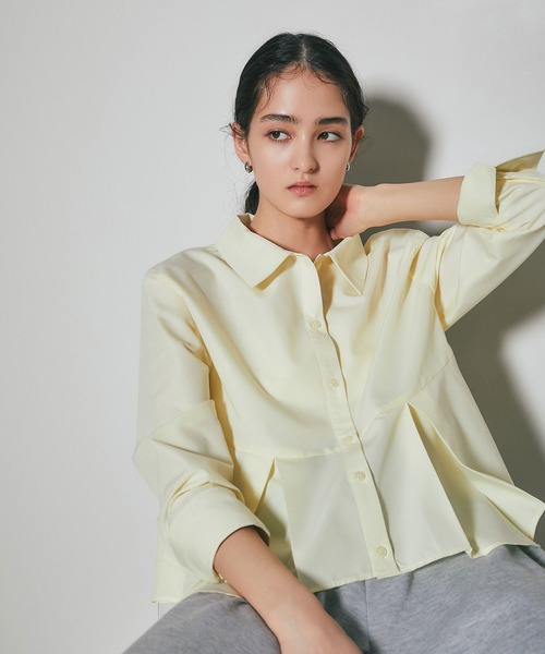 ARVELLIA(アルベリア)の「FLARE HEM PLEATED SHIRT(シャツ/ブラウス・レディース・イエロー/ホワイト・M)」の3枚目の写真