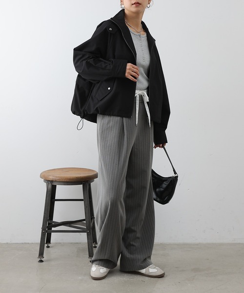 COLONY 2139(コロニートゥーワンスリーナイン)の「裾ドロストZIPブルゾン(ブルゾン・レディース・ブラック/グレイッシュベージュ・FREE)」の6枚目の写真