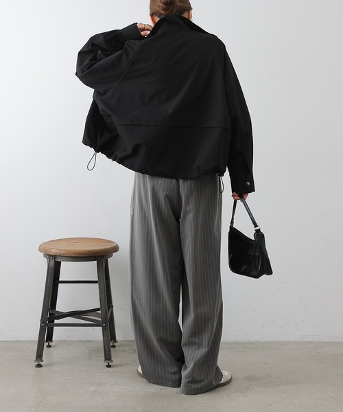 COLONY 2139(コロニートゥーワンスリーナイン)の「裾ドロストZIPブルゾン(ブルゾン・レディース・ブラック/グレイッシュベージュ・FREE)」の5枚目の写真