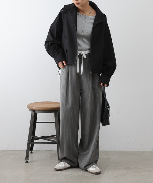 COLONY 2139(コロニートゥーワンスリーナイン)の「裾ドロストZIPブルゾン(ブルゾン・レディース・ブラック/グレイッシュベージュ・FREE)」の7枚目の写真