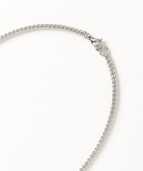 Guess（ゲス）の「REBEL REBEL 26'' 4G Rebel Charm Necklace アクセサリー ネックレス（ネックレス・レディース・シルバー・ONE SIZE）」の2枚目の写真