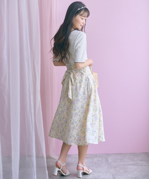 marun(マルン)の「<大きいサイズ>リボン使いフラワープリントフレアスカート marun(スカート・レディース・ホワイト系/ブラック系・5L/4L/3L/LL/L)」の15枚目の写真
