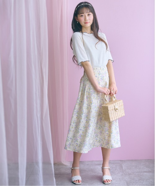 marun(マルン)の「<大きいサイズ>リボン使いフラワープリントフレアスカート marun(スカート・レディース・ホワイト系/ブラック系・5L/4L/3L/LL/L)」の16枚目の写真