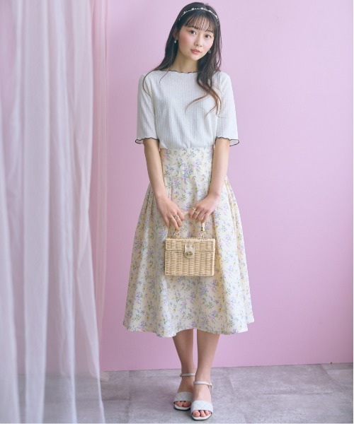 marun(マルン)の「<大きいサイズ>リボン使いフラワープリントフレアスカート marun(スカート・レディース・ホワイト系/ブラック系・5L/4L/3L/LL/L)」の17枚目の写真