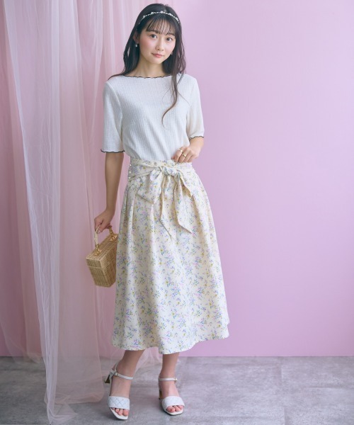 marun(マルン)の「<大きいサイズ>リボン使いフラワープリントフレアスカート marun(スカート・レディース・ホワイト系/ブラック系・5L/4L/3L/LL/L)」の19枚目の写真