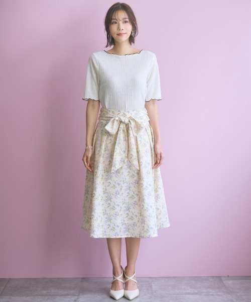 marun(マルン)の「<大きいサイズ>リボン使いフラワープリントフレアスカート marun(スカート・レディース・ホワイト系/ブラック系・5L/4L/3L/LL/L)」の10枚目の写真