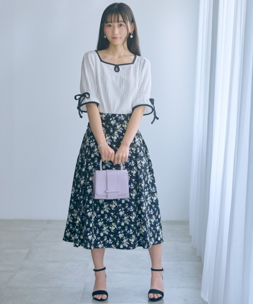 marun(マルン)の「<大きいサイズ>リボン使いフラワープリントフレアスカート marun(スカート・レディース・ホワイト系/ブラック系・5L/4L/3L/LL/L)」の20枚目の写真