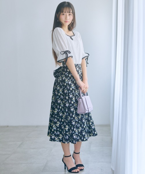marun(マルン)の「<大きいサイズ>リボン使いフラワープリントフレアスカート marun(スカート・レディース・ホワイト系/ブラック系・5L/4L/3L/LL/L)」の22枚目の写真
