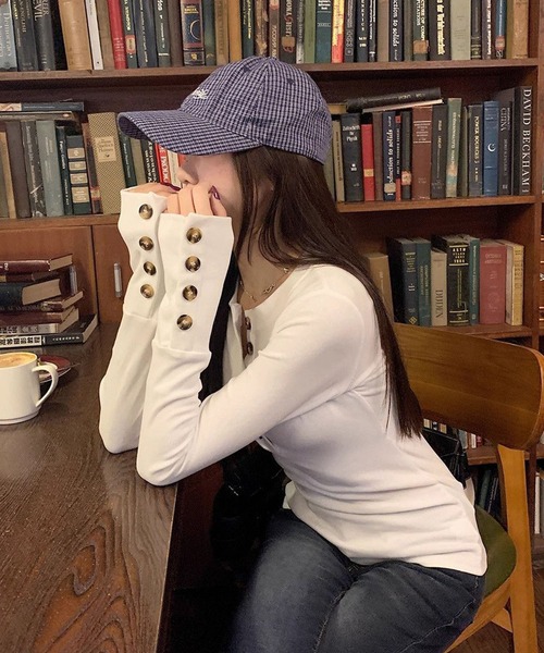 VIBGYOR(ヴィブジョー)の「【EIZZ/アイズ】フロントボタン スリムフィット ヘンリーネック リブカットソー 長袖(Tシャツ/カットソー・レディース・ブラック/ホワイト/グレー・FREE)」の16枚目の写真