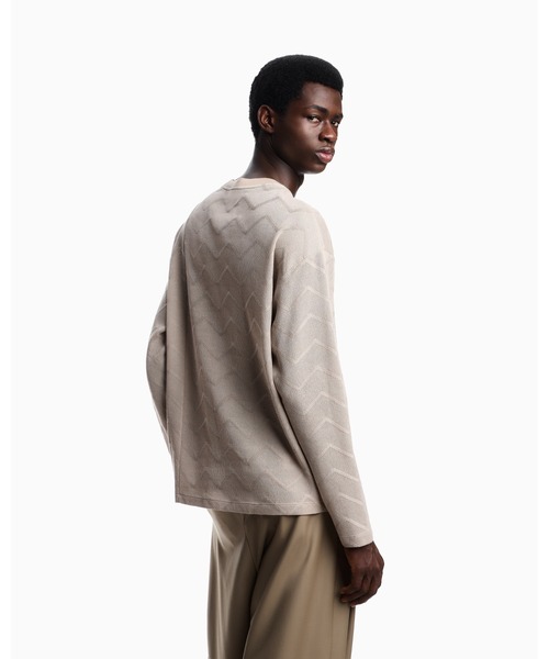 EMPORIO ARMANI（エンポリオアルマーニ）の「【エンポリオ アルマーニ】セーター マイクロパーフォレーションファブリック シェブロンモチーフ（ニット/セーター・メンズ・ベージュ系・XX-LARGE/X-LARGE/SMALL/MEDIUM/LARGE）」の3枚目の写真