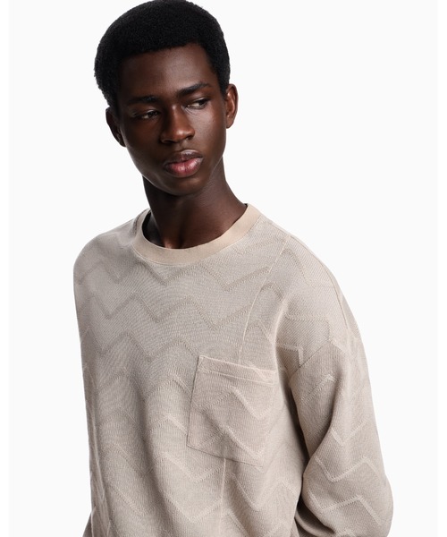 EMPORIO ARMANI（エンポリオアルマーニ）の「【エンポリオ アルマーニ】セーター マイクロパーフォレーションファブリック シェブロンモチーフ（ニット/セーター・メンズ・ベージュ系・XX-LARGE/X-LARGE/SMALL/MEDIUM/LARGE）」の4枚目の写真