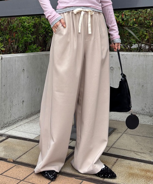 ISOOK(アイスー)の「【ISOOK / アイスー】配色ドロストイージーワイドパンツ / イージーケア タフタ タックパンツ リラックスパンツ ZOZOTOWN限定(チノパンツ・レディース・ブラック/ベージュ・FREE)」の1枚目の写真