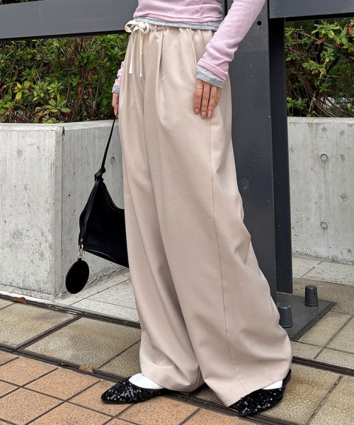ISOOK(アイスー)の「【ISOOK / アイスー】配色ドロストイージーワイドパンツ / イージーケア タフタ タックパンツ リラックスパンツ ZOZOTOWN限定(チノパンツ・レディース・ブラック/ベージュ・FREE)」の5枚目の写真