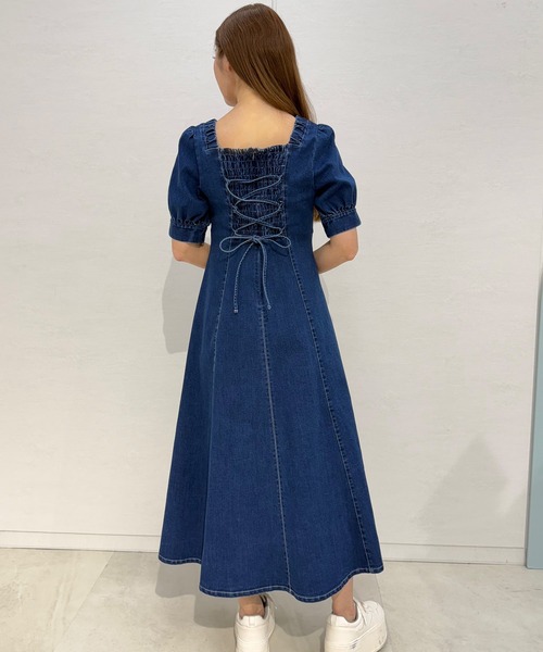 REDYAZEL(レディアゼル)の「デコルテベルトデニムフレアロングワンピース(ワンピース・レディース・ネイビー/ホワイト/ブルー・MEDIUM/SMALL)」の10枚目の写真