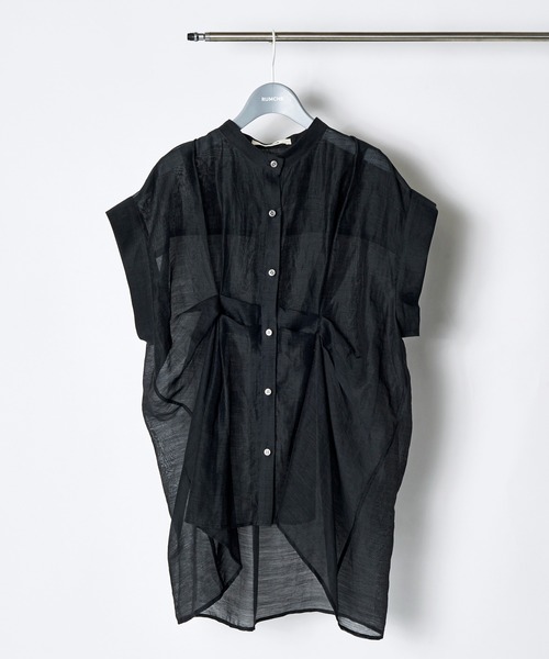 RUMCHE（ラムシェ）の「Layered Tuck Sleeveless Blouse / レイヤードタックノースリーブブラウス（シャツ/ブラウス・レディース・ネイビー/ベージュ・FREE）」の2枚目の写真