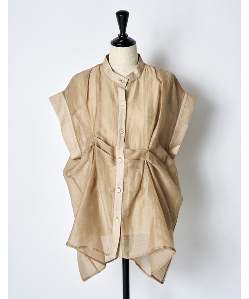RUMCHE（ラムシェ）の「Layered Tuck Sleeveless Blouse / レイヤードタックノースリーブブラウス（シャツ/ブラウス・レディース・ネイビー/ベージュ・FREE）」の19枚目の写真