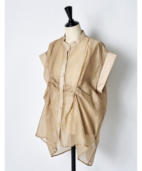 RUMCHE（ラムシェ）の「Layered Tuck Sleeveless Blouse / レイヤードタックノースリーブブラウス（シャツ/ブラウス・レディース・ネイビー/ベージュ・FREE）」の20枚目の写真