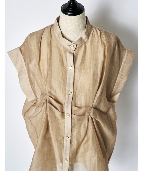 RUMCHE（ラムシェ）の「Layered Tuck Sleeveless Blouse / レイヤードタックノースリーブブラウス（シャツ/ブラウス・レディース・ネイビー/ベージュ・FREE）」の13枚目の写真