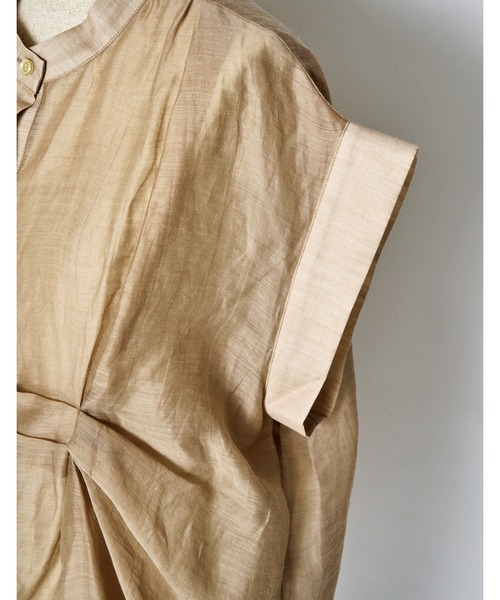 RUMCHE（ラムシェ）の「Layered Tuck Sleeveless Blouse / レイヤードタックノースリーブブラウス（シャツ/ブラウス・レディース・ネイビー/ベージュ・FREE）」の14枚目の写真