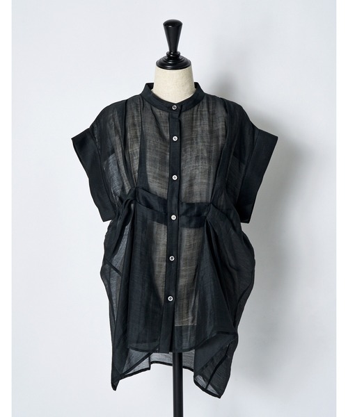 RUMCHE（ラムシェ）の「Layered Tuck Sleeveless Blouse / レイヤードタックノースリーブブラウス（シャツ/ブラウス・レディース・ネイビー/ベージュ・FREE）」の6枚目の写真