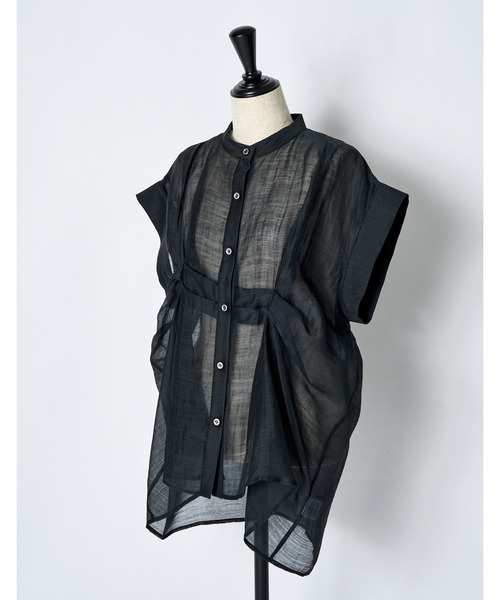 RUMCHE（ラムシェ）の「Layered Tuck Sleeveless Blouse / レイヤードタックノースリーブブラウス（シャツ/ブラウス・レディース・ネイビー/ベージュ・FREE）」の7枚目の写真