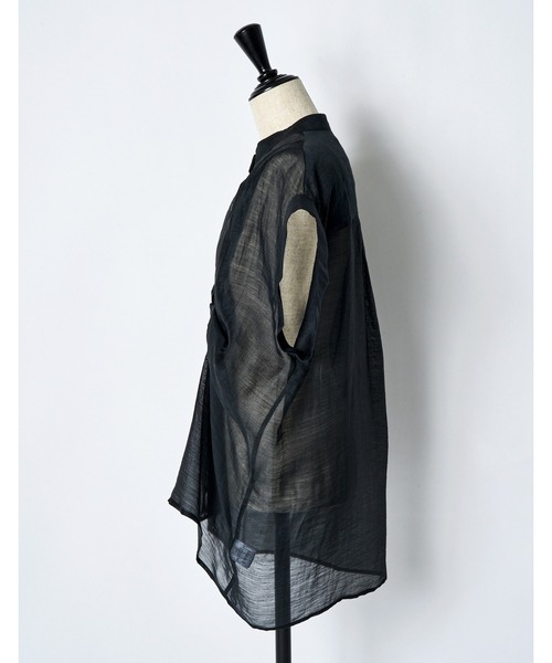 RUMCHE（ラムシェ）の「Layered Tuck Sleeveless Blouse / レイヤードタックノースリーブブラウス（シャツ/ブラウス・レディース・ネイビー/ベージュ・FREE）」の8枚目の写真