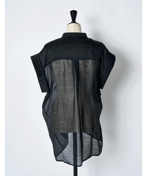 RUMCHE（ラムシェ）の「Layered Tuck Sleeveless Blouse / レイヤードタックノースリーブブラウス（シャツ/ブラウス・レディース・ネイビー/ベージュ・FREE）」の9枚目の写真