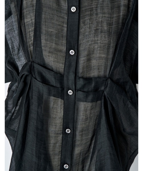 RUMCHE（ラムシェ）の「Layered Tuck Sleeveless Blouse / レイヤードタックノースリーブブラウス（シャツ/ブラウス・レディース・ネイビー/ベージュ・FREE）」の3枚目の写真