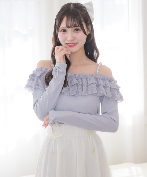 couture BY ROJITA（クチュールバイロジータ）の「フェザーリボンオフショルトップス（Tシャツ/カットソー・レディース・グレー/ブラック/ホワイト・FREE）」の3枚目の写真