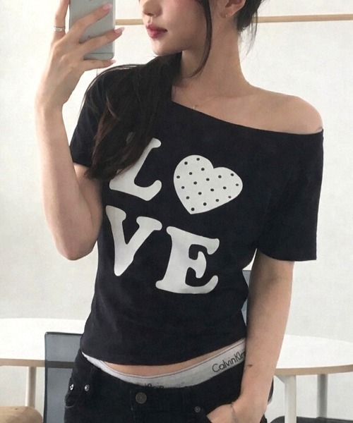 SHEENA(シーナ)の「LOVEドットロゴワンショルダーTシャツ(Tシャツ/カットソー・レディース・ブラック/ホワイト・M)」の2枚目の写真