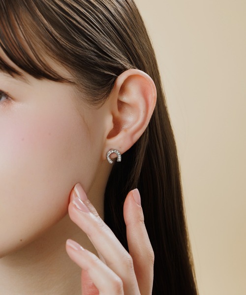 LA MUe(ラミュー)の「【LA MUE】日本製 ニッケルフリー ホースシュー ピアス(ピアス(両耳用)・レディース・シルバー/ゴールド/ピンクゴールド・FREE)」の4枚目の写真