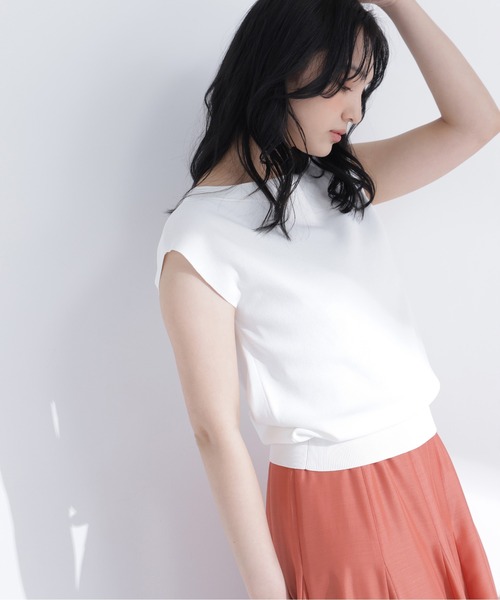 NATURAL BEAUTY BASIC（ナチュラルビューティーベーシック）の「総針ベーシックニット ボートネック（ニット/セーター・レディース・ブルー/オフホワイト/オレンジ/グレイッシュベージュ/ブラック・ﾌﾘ-）」の2枚目の写真