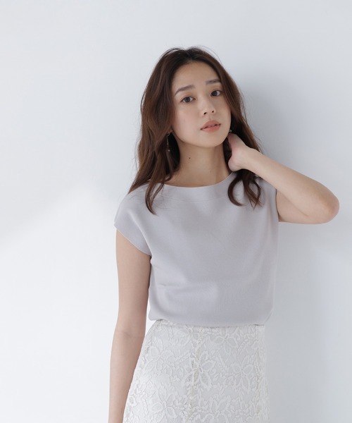 NATURAL BEAUTY BASIC（ナチュラルビューティーベーシック）の「総針ベーシックニット ボートネック（ニット/セーター・レディース・ブルー/オフホワイト/オレンジ/グレイッシュベージュ/ブラック・ﾌﾘ-）」の4枚目の写真