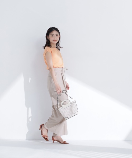 NATURAL BEAUTY BASIC（ナチュラルビューティーベーシック）の「総針ベーシックニット ボートネック（ニット/セーター・レディース・ブルー/オフホワイト/オレンジ/グレイッシュベージュ/ブラック・ﾌﾘ-）」の21枚目の写真