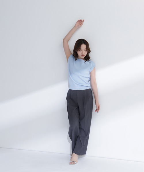 NATURAL BEAUTY BASIC（ナチュラルビューティーベーシック）の「総針ベーシックニット ボートネック（ニット/セーター・レディース・ブルー/オフホワイト/オレンジ/グレイッシュベージュ/ブラック・ﾌﾘ-）」の8枚目の写真