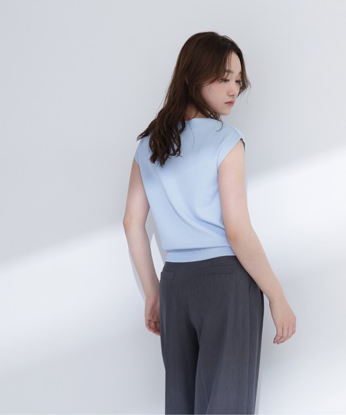 NATURAL BEAUTY BASIC（ナチュラルビューティーベーシック）の「総針ベーシックニット ボートネック（ニット/セーター・レディース・ブルー/オフホワイト/オレンジ/グレイッシュベージュ/ブラック・ﾌﾘ-）」の9枚目の写真