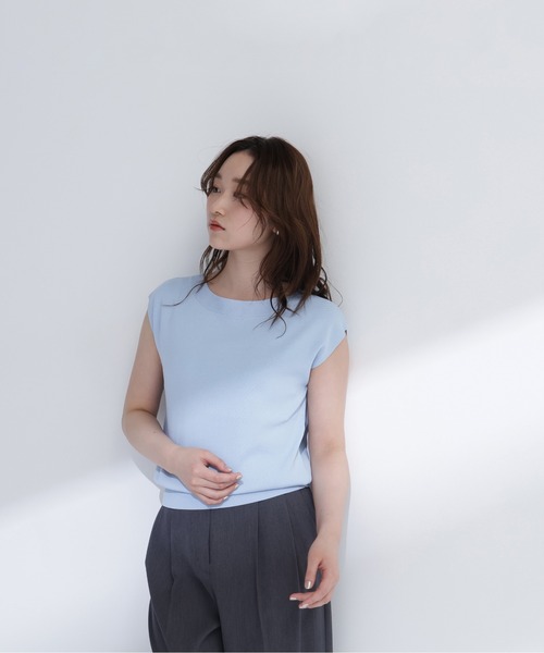 NATURAL BEAUTY BASIC（ナチュラルビューティーベーシック）の「総針ベーシックニット ボートネック（ニット/セーター・レディース・ブルー/オフホワイト/オレンジ/グレイッシュベージュ/ブラック・ﾌﾘ-）」の11枚目の写真